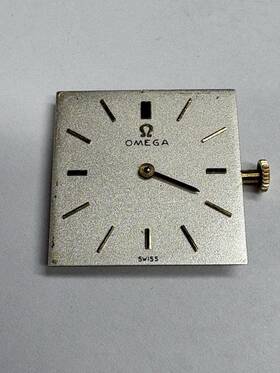Omega 27400397 Vintage Swiss 620 17-jewel Wristwatch Movement Running Missing Minute Hand
