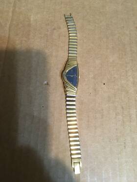1n00-5e09ro Seiko Used Women S 1n00-5e09 Ro. Gold Colored Half Moon Watch. Runs. See Descrip