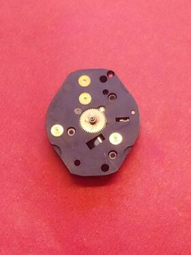 Al21a Seiko Y121a Quartz Movement. 3 Hand. Sets Runs Keeps Time 24 Hrs