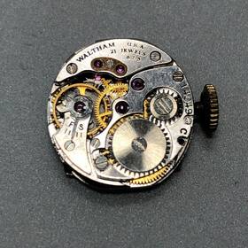 Grade-675 Waltham Vintage Ladies 21j Cal 675 Movement - Repair Only Ticks Dial Side Down