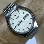 Vtg Seiko Men 6309-8679 Day Date 17 Jewels Silver Tone Automatic Watch 3/4". Fixed Price $179.95.