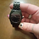 Nixon 31MM Wr 100M Black Quartz Ladies Watch. Fixed Price $28.95.