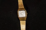 Vintage Seiko 2C20-5780 Ladies Gold Tone Quartz Watch For Parts/repair. Fixed Price $20.00.